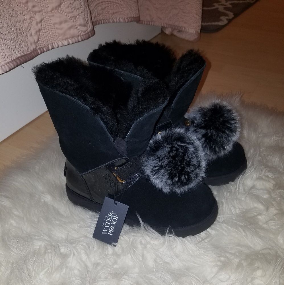 NWT UGG Girls Isley Black/Patent Waterproof Boots